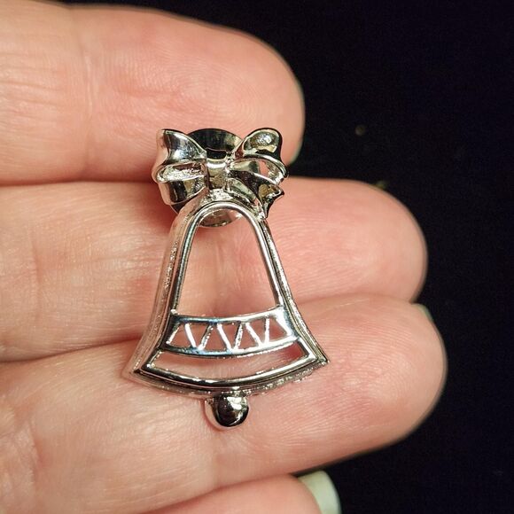 Set of 5 Christmas Cluster Pins Tree Poinsettia Bells Brooch Metallics Vintage - Picture 10 of 12